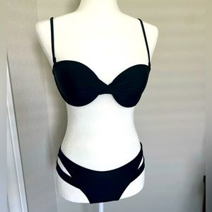 Abercrombie Black Bikini set Sizes 34B top Small bottom LIKE NEW